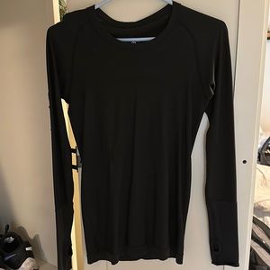 Black long sleeve lululemon shirt